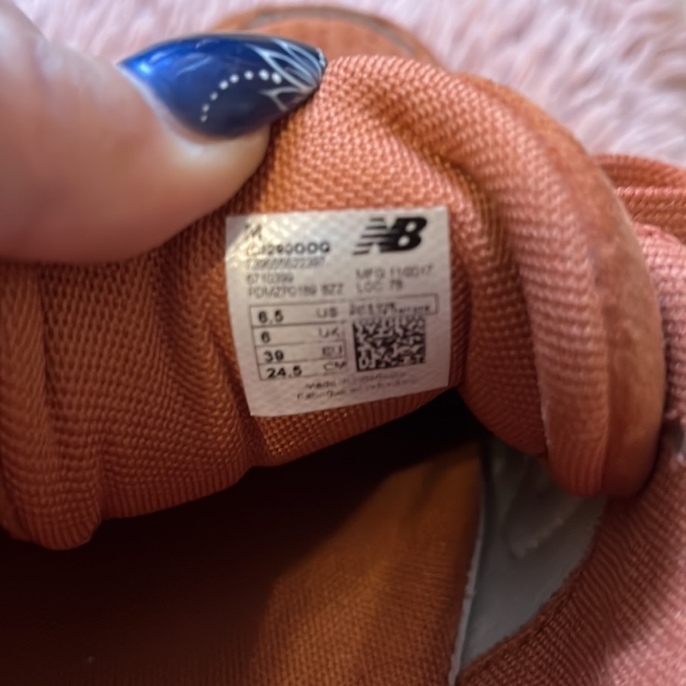 Rust colored New Balance - Picture 2 of 5
